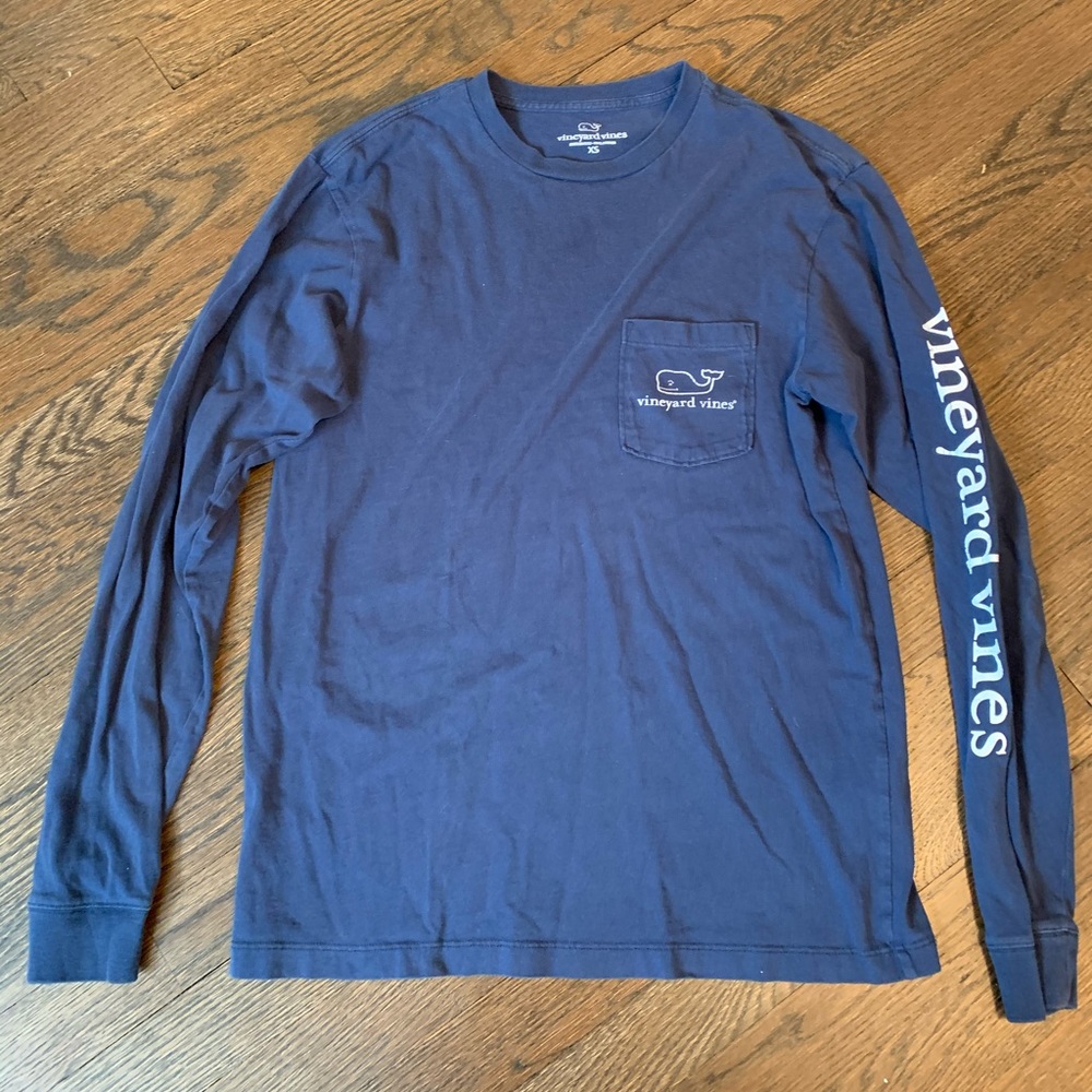 navy blue long sleeve vineyard vines shirt